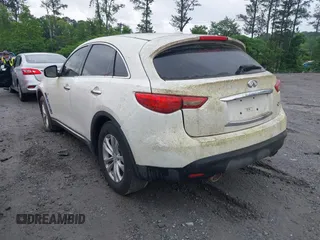 2014 Infiniti QX70 z VIN JN8CS1MU7EM451246, wystawiony jako IAAI lot #42221306 z przebiegiem 190 252 mil mil oraz . Historia ofert i sprzedaży dostępna na DreamBid. Obrazek 3.
