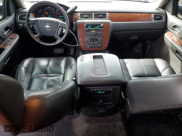 2008 Chevrolet Tahoe 3LT z VIN 1GNFK13018R206030, wystawiony jako Copart lot #50588455 z przebiegiem 124 088 mil mil oraz Czysty tytuł • Clean title. Historia ofert i sprzedaży dostępna na DreamBid. Obrazek 8.