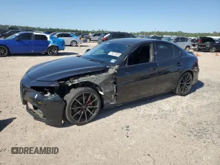 2017 Alfa Romeo Giulia Ti z VIN ZARFAECN2H7550899, wystawiony jako Copart lot #51627825 z przebiegiem 110 489 mil mil oraz Szkody całkowita. Historia ofert i sprzedaży dostępna na DreamBid. Obrazek 1.