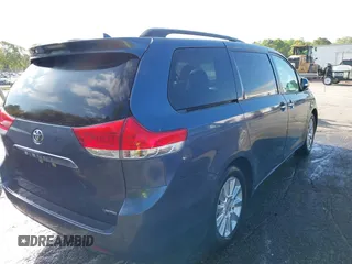 2014 Toyota Sienna XLE z VIN 5TDYK3DCXES498828, wystawiony jako IAAI lot #41970991 z przebiegiem 75 015 mil mil oraz . Historia ofert i sprzedaży dostępna na DreamBid. Obrazek 4.