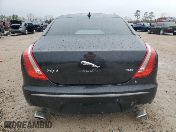 2014 Jaguar XJ Portfolio z VIN SAJWA2GZ2E8V64993, wystawiony jako Copart lot #88774965 z przebiegiem Nie podano mil oraz Szkoda całkowita • Salvage title. Historia ofert i sprzedaży dostępna na DreamBid. Obrazek 6.