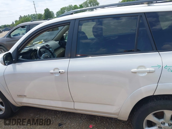 2011 Toyota RAV4 Limited z VIN 2T3DF4DV3BW126932, wystawiony jako IAAI lot #42422832 z przebiegiem 91 770 mil mil oraz . Historia ofert i sprzedaży dostępna na DreamBid. Obrazek 15.