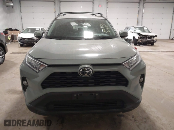 2020 Toyota RAV4 XLE with VIN 2T3P1RFV8LC099090, listed as a IAAI auction lot 41830989 with 99,024 mi miles. Bid and sale history available at carsss.com. Image 12.