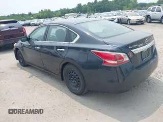 2015 Nissan Altima 2.5 z VIN 1N4AL3AP8FN307491, wystawiony jako IAAI lot #42420571 z przebiegiem 181 000 mil mil oraz . Historia ofert i sprzedaży dostępna na DreamBid. Obrazek 3.