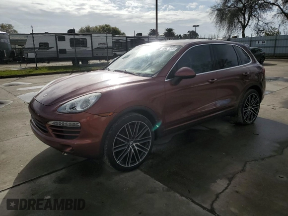 2012 Porsche Cayenne z VIN WP1AA2A21CLA06372, wystawiony jako Copart lot #49437725 z przebiegiem 137 530 mil mil oraz Szkoda całkowita • Salvage title. Historia ofert i sprzedaży dostępna na DreamBid. Obrazek 1.