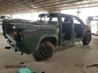 2023 Nissan Frontier Pro-4X z VIN 1N6ED1EK4PN671708, wystawiony jako Copart lot #58271305 z przebiegiem 22 906 mil mil oraz Szkoda całkowita • Salvage title. Historia ofert i sprzedaży dostępna na DreamBid. Obrazek 3.