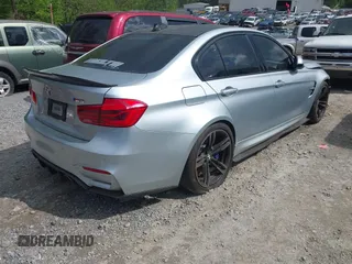 2018 BMW M3 z VIN WBS8M9C55J5J78602, wystawiony jako IAAI lot #42116904 z przebiegiem 75 846 mil mil oraz . Historia ofert i sprzedaży dostępna na DreamBid. Obrazek 4.