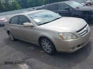 2007 Toyota Avalon XL z VIN 4T1BK36B87U248573, wystawiony jako IAAI lot #42448654 z przebiegiem 315 129 mil mil oraz . Historia ofert i sprzedaży dostępna na DreamBid. Obrazek 1.