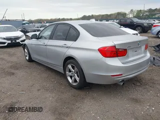 2015 BMW 3 Series 320i xDrive с VIN WBA3C3G55FNS73435, выставлен на аукционе IAAI как лот 42133912 с пробегом 111 663 миль миль и . История ставок и продаж доступна на DreamBid. Изображение 3.