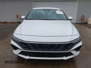 2024 Hyundai Elantra Blue z VIN KMHLM4DJ0RU103318, wystawiony jako IAAI lot #41708421 z przebiegiem 18 328 mil mil oraz . Historia ofert i sprzedaży dostępna na DreamBid. Obrazek 13.