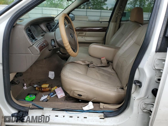 2003 Mercury Grand Marquis GS Convenience z VIN 2MEFM74WX3X633910, wystawiony jako Copart lot #52999865 z przebiegiem 207 970 mil mil oraz Szkoda całkowita • Salvage title. Historia ofert i sprzedaży dostępna na DreamBid. Obrazek 7.