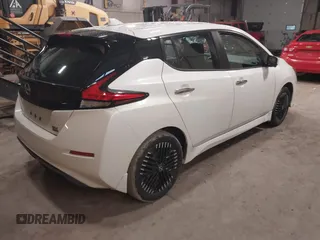 2023 Nissan LEAF SV Plus z VIN 1N4CZ1CV0PC563256, wystawiony jako IAAI lot #41138436 z przebiegiem 24 399 mil mil oraz . Historia ofert i sprzedaży dostępna na DreamBid. Obrazek 4.