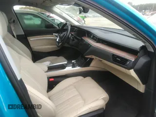 2019 Audi e-tron Prestige с VIN WA1VAAGE0KB007669, выставлен на аукционе IAAI как лот 40253514 с пробегом 45 177 миль миль и . История ставок и продаж доступна на DreamBid. Изображение 5.