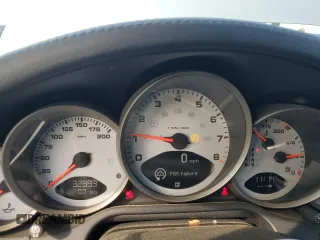 2005 Porsche 911 Carrera S z VIN WP0CB29995S765398, wystawiony jako Copart lot #42413555 z przebiegiem 32 993 mil mil oraz Szkoda całkowita • Salvage title. Historia ofert i sprzedaży dostępna na DreamBid. Obrazek 9.