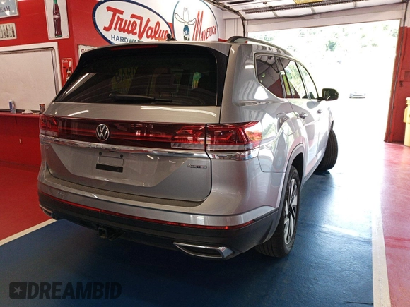 2024 Volkswagen Atlas SE with VIN 1V2HR2CA9RC557329, listed as a IAAI auction lot 42734151 with 19,097 mi miles and . Bid and sale history available at DreamBid. Image 5.