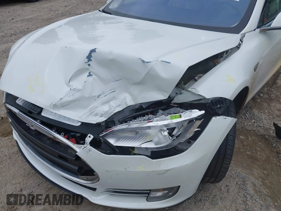2013 Tesla Model S Performance z VIN 5YJSA1DP1DFP16609, wystawiony jako IAAI lot #42458995 z przebiegiem 110 722 mil mil oraz . Historia ofert i sprzedaży dostępna na DreamBid. Obrazek 6.