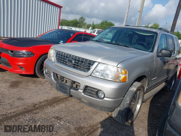 2005 Ford Explorer XLT z VIN 1FMZU63K55ZA15894, wystawiony jako IAAI lot #42262563 z przebiegiem 105 438 mil mil oraz . Historia ofert i sprzedaży dostępna na DreamBid. Obrazek 2.