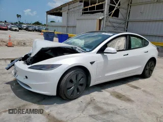 2025 Tesla Model 3 Long Range z VIN 5YJ3E1EB2SF882842, wystawiony jako Copart lot #58424635 z przebiegiem 10 817 mil mil oraz Szkoda całkowita • Salvage title. Historia ofert i sprzedaży dostępna na DreamBid. Obrazek 1.