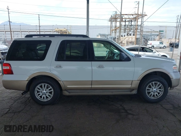 2013 Ford Expedition XLT с VIN 1FMJU1H54DEF16915, выставлен на аукционе IAAI как лот 42771812 с пробегом 147 136 миль миль и . История ставок и продаж доступна на DreamBid. Изображение 13.