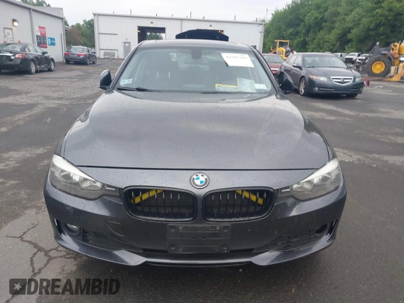 2015 BMW 3 Series 320i xDrive z VIN WBA3C3C56FK200968, wystawiony jako IAAI lot #42597719 z przebiegiem 160 922 mil mil oraz . Historia ofert i sprzedaży dostępna na DreamBid. Obrazek 12.