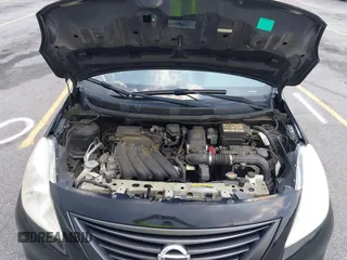 2014 Nissan Versa SV z VIN 3N1CN7AP8EL842374, wystawiony jako IAAI lot #42684858 z przebiegiem 123 734 mil mil oraz . Historia ofert i sprzedaży dostępna na DreamBid. Obrazek 10.