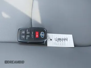 2024 Toyota Sienna XLE z VIN 5TDJRKEC8RS219789, wystawiony jako IAAI lot #41655786 z przebiegiem 1612 mil mil oraz . Historia ofert i sprzedaży dostępna na DreamBid. Obrazek 11.