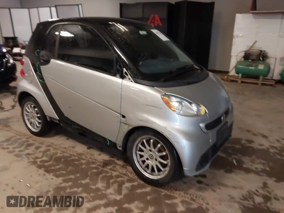 2014 Smart fortwo Pure with VIN WMEEJ3BA1EK728739, listed as a IAAI auction lot 41911785 with 120,688 mi miles and . Bid and sale history available at DreamBid. Image 1.