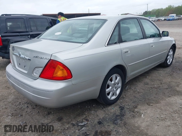 2002 Toyota Avalon XL with VIN 4T1BF28B82U240087, listed as a IAAI auction lot 41699355 with 263,253 mi miles. Bid and sale history available at carsss.com. Image 4.