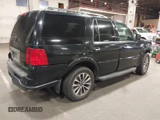 2005 Lincoln Navigator Luxury with VIN 5LMFU28545LJ01079, listed as a IAAI auction lot 41566735 with 217,878 mi miles. Bid and sale history available at carsss.com. Image 4.