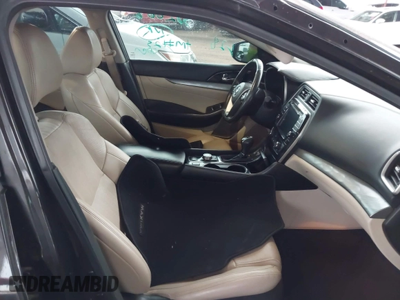 2016 Nissan Maxima SL z VIN 1N4AA6AP5GC382668, wystawiony jako IAAI lot #41451440 z przebiegiem 163 884 mil mil oraz . Historia ofert i sprzedaży dostępna na DreamBid. Obrazek 5.