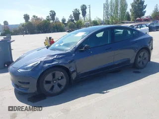 2022 Tesla Model 3 Long Range z VIN 5YJ3E1EB0NF364989, wystawiony jako IAAI lot #42085572 z przebiegiem 39 000 mil mil oraz . Historia ofert i sprzedaży dostępna na DreamBid. Obrazek 20.