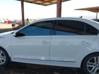 2017 Volkswagen Jetta SEL z VIN 3VWL17AJ3HM406760, wystawiony jako IAAI lot #42002426 z przebiegiem 152 890 mil mil oraz . Historia ofert i sprzedaży dostępna na DreamBid. Obrazek 14.