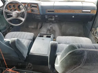 1989 GMC Suburban z VIN 1GKGV26K0KF517730, wystawiony jako Copart lot #41437715 z przebiegiem 21 423 mil mil oraz Szkody całkowita. Historia ofert i sprzedaży dostępna na DreamBid. Obrazek 8.