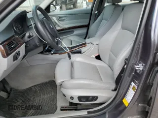 2006 BMW 3 Series 330i z VIN WBAVB33576KR77249, wystawiony jako Copart lot #54324055 z przebiegiem 93 180 mil mil oraz Szkoda całkowita • Salvage title. Historia ofert i sprzedaży dostępna na DreamBid. Obrazek 7.