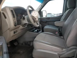 2020 Nissan NV Cargo SV z VIN 1N6BF0KM9LN802171, wystawiony jako Copart lot #86318334 z przebiegiem 58 745 mil mil oraz Szkoda całkowita • Salvage title. Historia ofert i sprzedaży dostępna na DreamBid. Obrazek 7.
