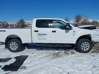 2021 Ford F-250 XL z VIN 1FT7W2B6XMEC73448, wystawiony jako IAAI lot #41631438 z przebiegiem 110 255 mil mil oraz . Historia ofert i sprzedaży dostępna na DreamBid. Obrazek 13.