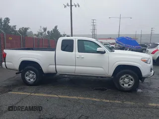 2023 Toyota Tacoma SR z VIN 3TYRZ5CN1PT037202, wystawiony jako IAAI lot #41896502 z przebiegiem 45 568 mil mil oraz . Historia ofert i sprzedaży dostępna na DreamBid. Obrazek 13.
