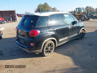 2017 FIAT 500L Trekking z VIN ZFBCFADH5HZ039470, wystawiony jako IAAI lot #40989704 z przebiegiem 117 901 mil mil oraz . Historia ofert i sprzedaży dostępna na DreamBid. Obrazek 4.