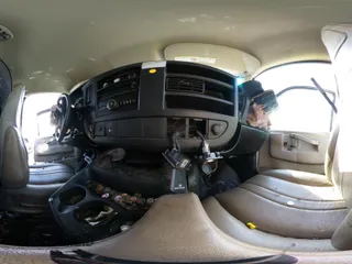 2017 GMC Savana Cargo z VIN 1GTW7AFG9H1117887, wystawiony jako IAAI lot #42233506 z przebiegiem Nie podano mil oraz . Historia ofert i sprzedaży dostępna na DreamBid. Obrazek 18.