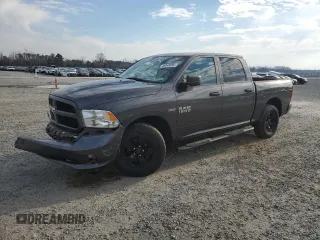 2018 Ram 1500 Express z VIN 1C6RR6KT3JS315587, wystawiony jako Copart lot #45840685 z przebiegiem 104 918 mil mil oraz Szkoda całkowita • Salvage title. Historia ofert i sprzedaży dostępna na DreamBid. Obrazek 1.