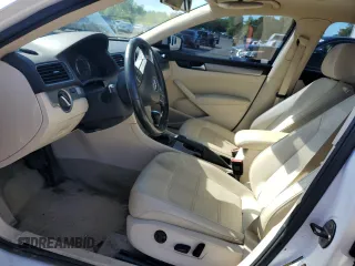 2014 Volkswagen Passat SE z VIN 1VWBN7A30EC022997, wystawiony jako Copart lot #57582285 z przebiegiem 94 920 mil mil oraz Szkoda całkowita • Salvage title. Historia ofert i sprzedaży dostępna na DreamBid. Obrazek 7.