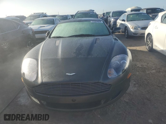 2005 Aston Martin DB9 z VIN SCFAD01A75GA02198, wystawiony jako Copart lot #75564554 z przebiegiem Nie podano mil oraz Nie do naprawy • Non repairable. Historia ofert i sprzedaży dostępna na DreamBid. Obrazek 5.