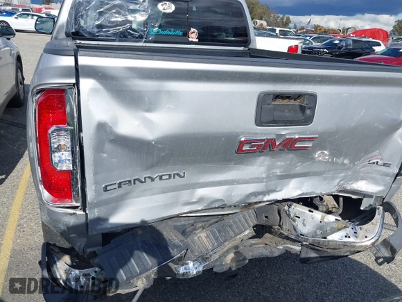2017 GMC Canyon 4WD SLE with VIN 1GTG6CENXH1275254, listed as a IAAI auction lot 41776438 with 95,272 mi miles. Bid and sale history available at carsss.com. Image 6.