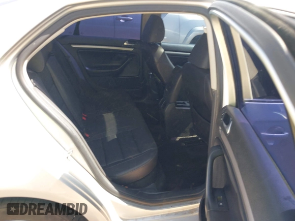 2010 Volkswagen Jetta Limited Edition с VIN 3VWRZ7AJ3AM164562, выставлен на аукционе IAAI как лот 42498815 с пробегом 202 324 миль миль и . История ставок и продаж доступна на DreamBid. Изображение 8.