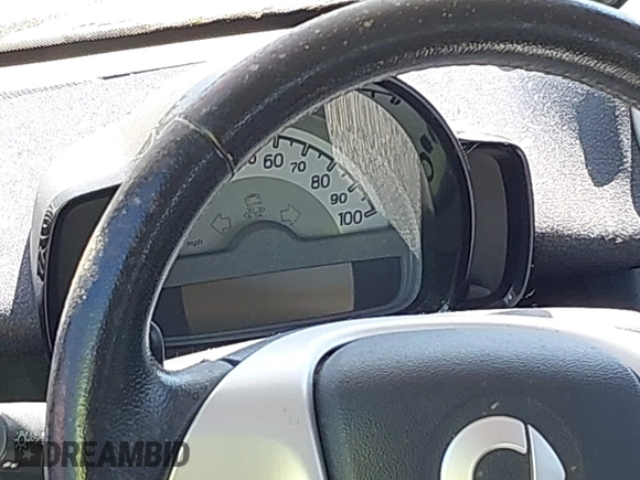 2012 Smart fortwo Pure z VIN WMEEJ3BA6CK527612, wystawiony jako IAAI lot #42750164 z przebiegiem Nie podano mil oraz . Historia ofert i sprzedaży dostępna na DreamBid. Obrazek 7.