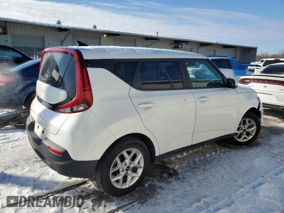 2022 Kia Soul LX with VIN KNDJ23AU9N7804782, listed as a Copart auction lot 88749865 with 24,719 mi miles and Salvage Title. Bid and sale history available at carsss.com. Image 3.