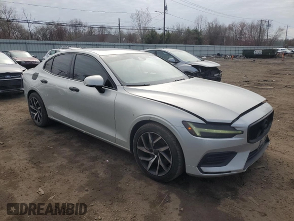 2019 Volvo S60 Momentum with VIN 7JRA22TK6KG003407, listed as a Copart auction lot 52598555 with 118,555 mi miles and Salvage Title. Bid and sale history available at carsss.com. Image 4.