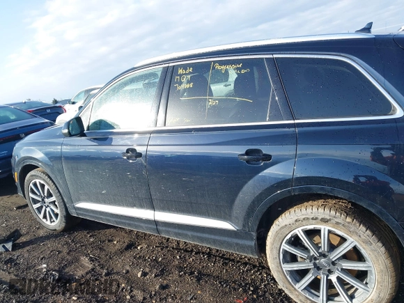 2017 Audi Q7 Premium Plus z VIN WA1LAAF75HD019470, wystawiony jako IAAI lot #41724853 z przebiegiem 85 301 mil mil oraz . Historia ofert i sprzedaży dostępna na DreamBid. Obrazek 14.