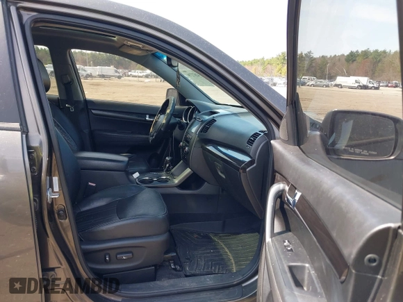 2012 Kia Sorento EX with VIN 5XYKUDA29CG285901, listed as a IAAI auction lot 42072736 with 152,991 mi miles. Bid and sale history available at carsss.com. Image 5.
