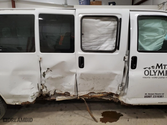2012 Chevrolet Express Passenger 1LT with VIN 1GAZG1FG0C1187597, listed as a Copart auction lot 89245145 with 139,794 mi miles and Clean Title. Bid and sale history available at carsss.com. Image 11.